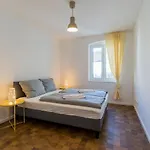 Nena Hermannplatz By Lesa