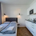 Nena Hermannplatz 3* برلين