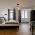 Nena Hermannplatz Apart-hotel