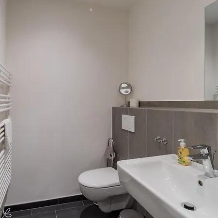 Nena Hermannplatz 3* ברלין