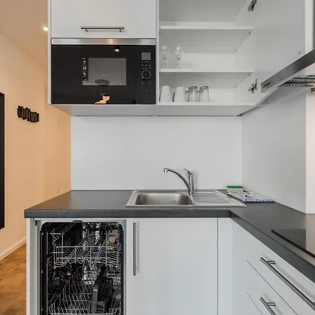 Nena Hermannplatz 3*