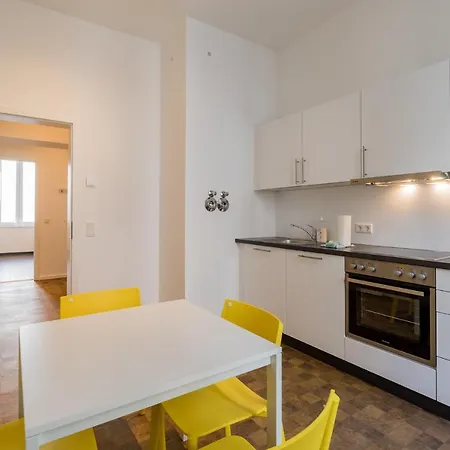 Nena Hermannplatz Apart Otel Berlin