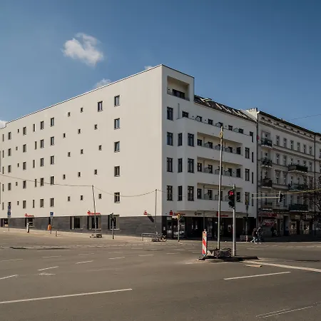 Nena Hermannplatz 3* ベルリン