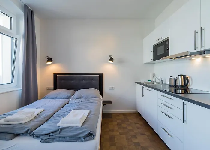 Nena Hermannplatz 3* ベルリン