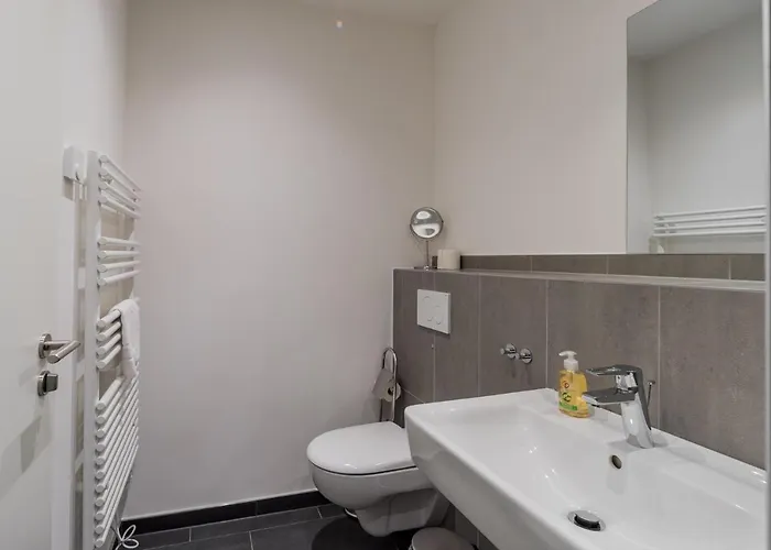 Nena Hermannplatz 3* ベルリン